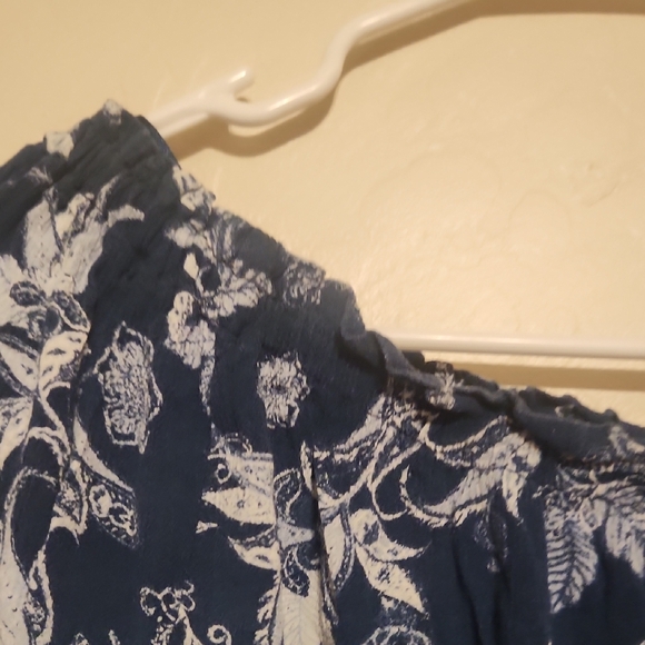 Elegant Navy Floral Women's Blouse - Picture 3 of 8